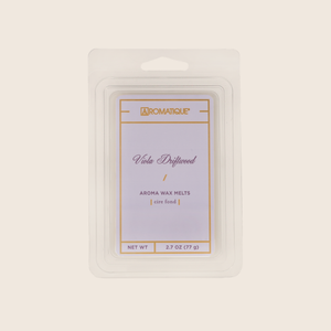 Viola Driftwood conjures an oceanside scene with a calm, watery fragrance of violet leaves paired with cedar, vetiver and infused citrus. Viola Driftwood Aroma Wax Melts contain a set of 8 cubes made from 100% food-grade paraffin wax and a highly fragrant aroma - no wicks or flames needed. 